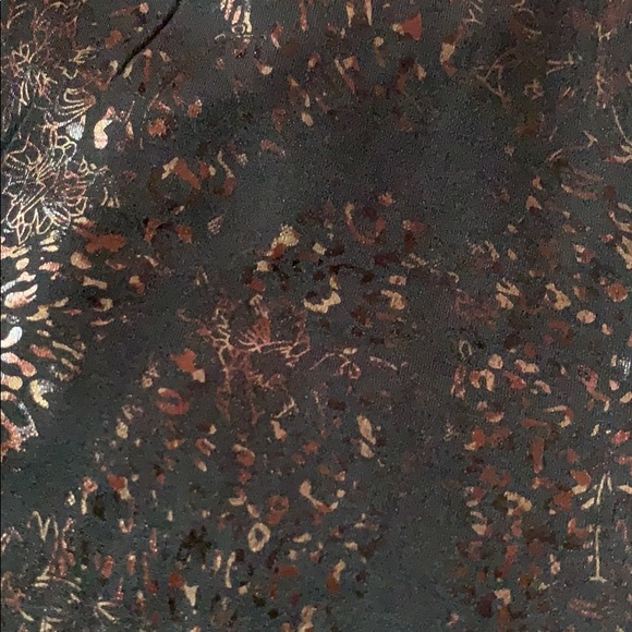 🎉HP🎉BLACK/GOLD METALLIC CHEETAH PRINT LEGGINGS - Picture 8 of 8